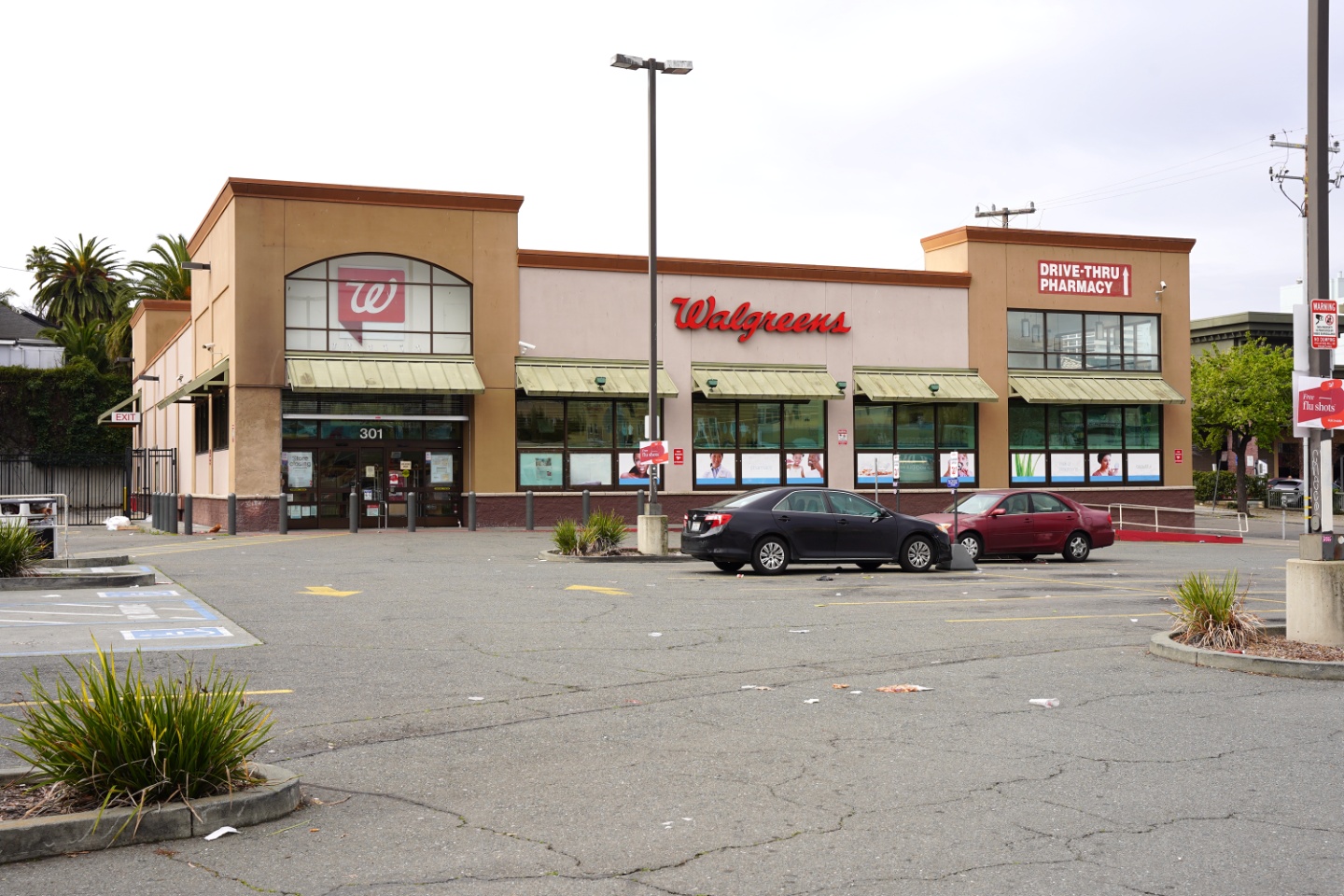 301 E 18th Street, Oakland, CA (Former Walgreens)